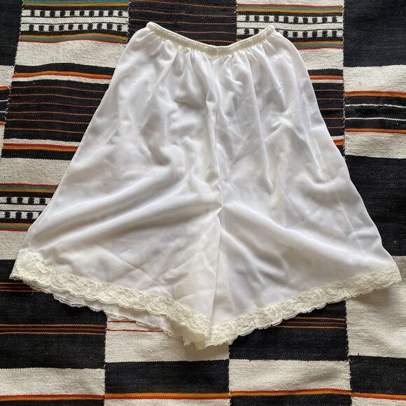 Vintage Pettipants Slip Shorts Nylon Bloomers Split Skirt Lace Trim White Small - Picture 1 of 8